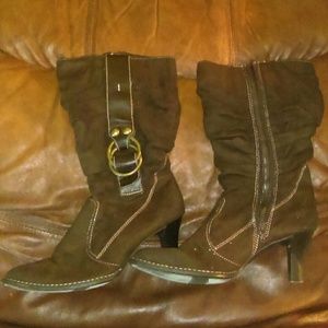 Brown zip up boots